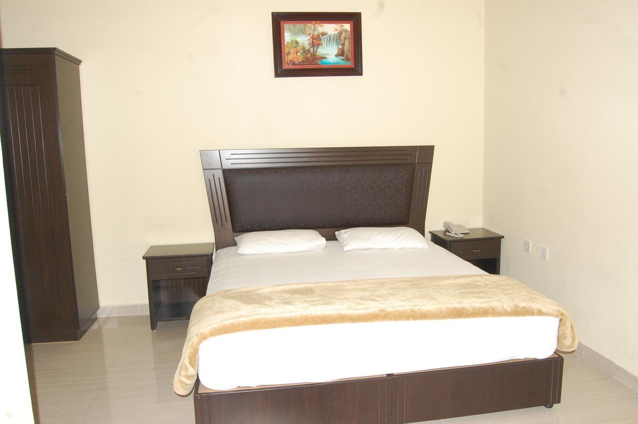 Al Amwaj Hotel Шарджа Екстериор снимка