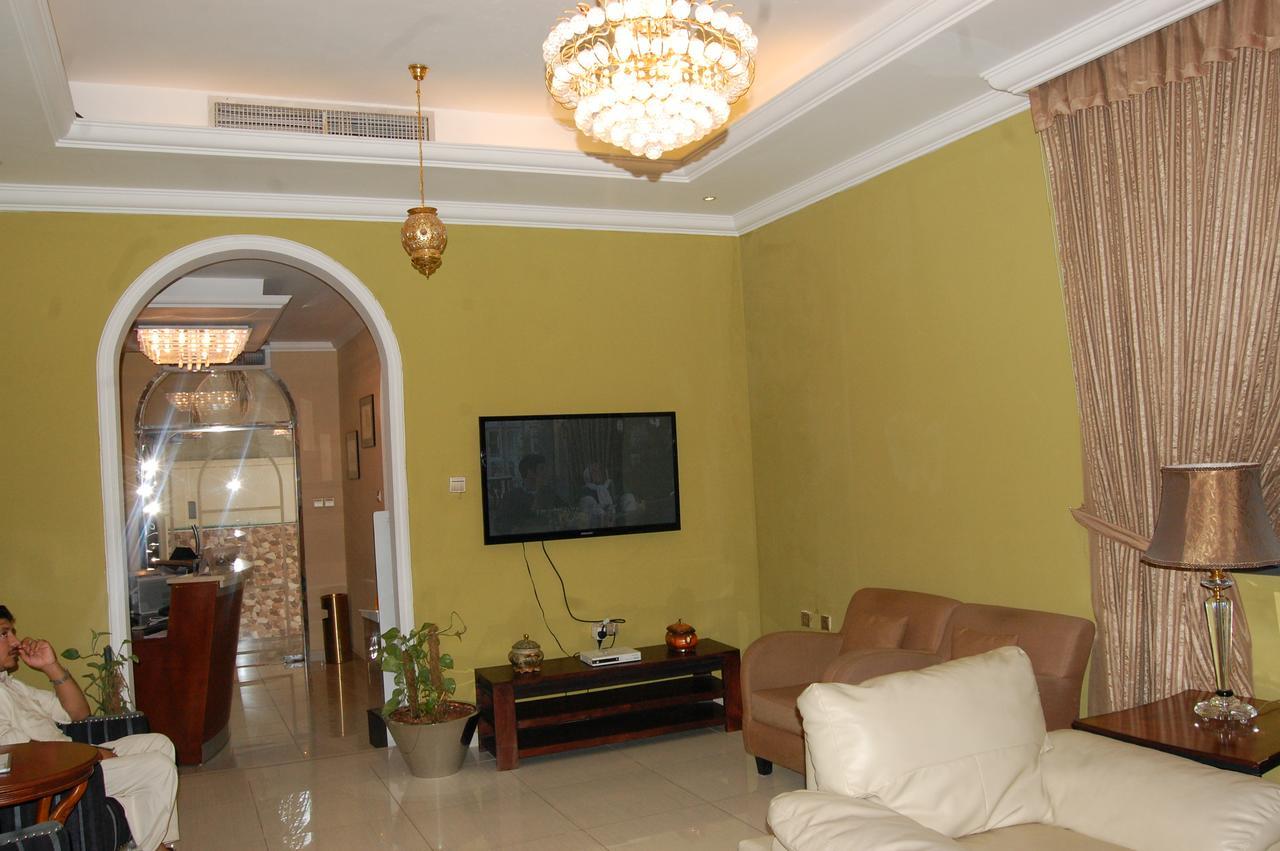 Al Amwaj Hotel Шарджа Екстериор снимка