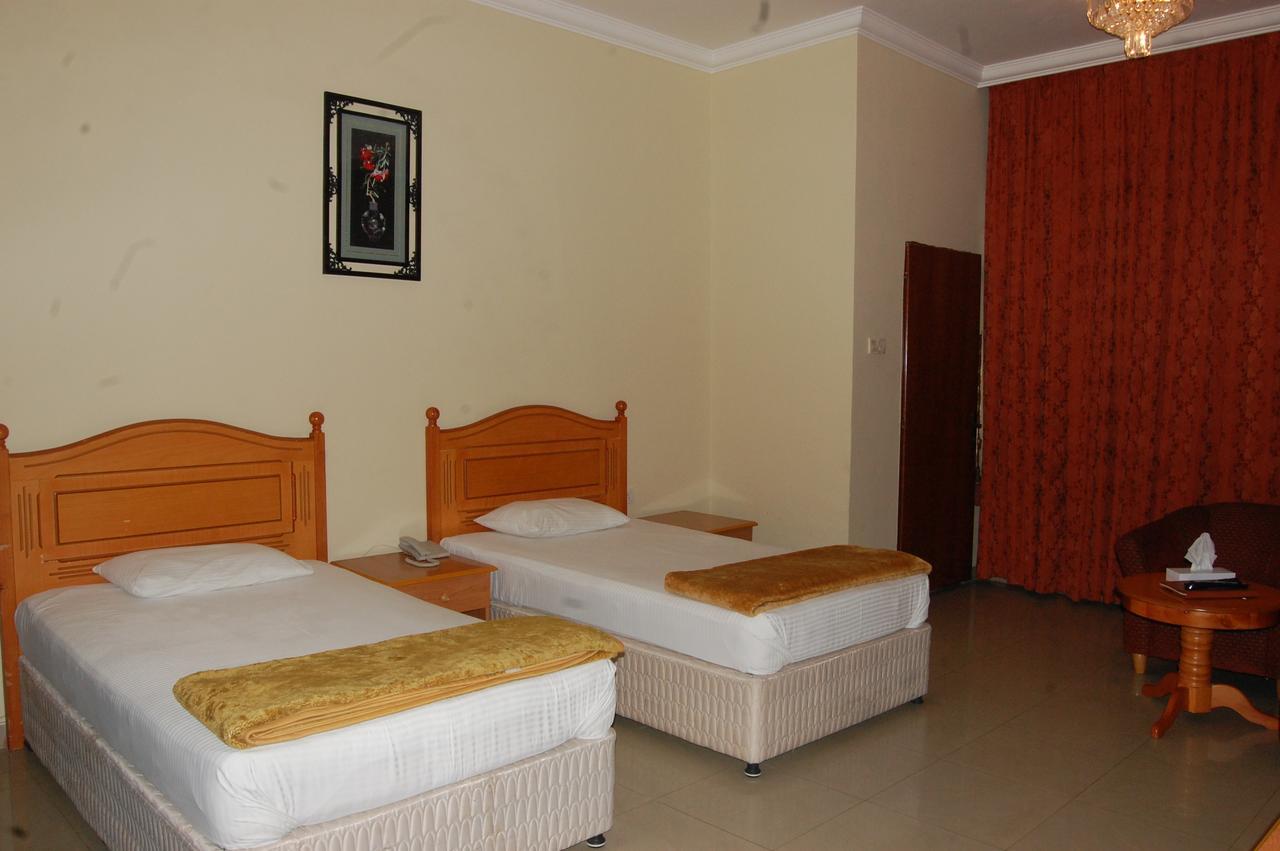 Al Amwaj Hotel Шарджа Екстериор снимка