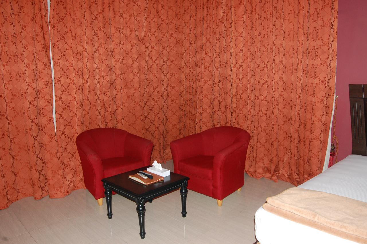 Al Amwaj Hotel Шарджа Екстериор снимка